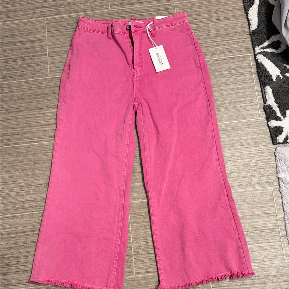 NWT Zenana Pink Wide-Leg Crop Jeans with Distressed Hem